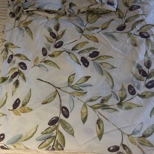Pottery Barn King Size Duvet and 2 standard shams